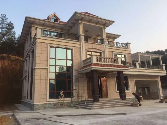 真石漆施工為什么會(huì)出現(xiàn)掉砂？